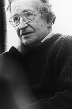 Noam Chomsky, lingüista de profesión y analista político de vocación, tiene reconocidas simpatías libertarias